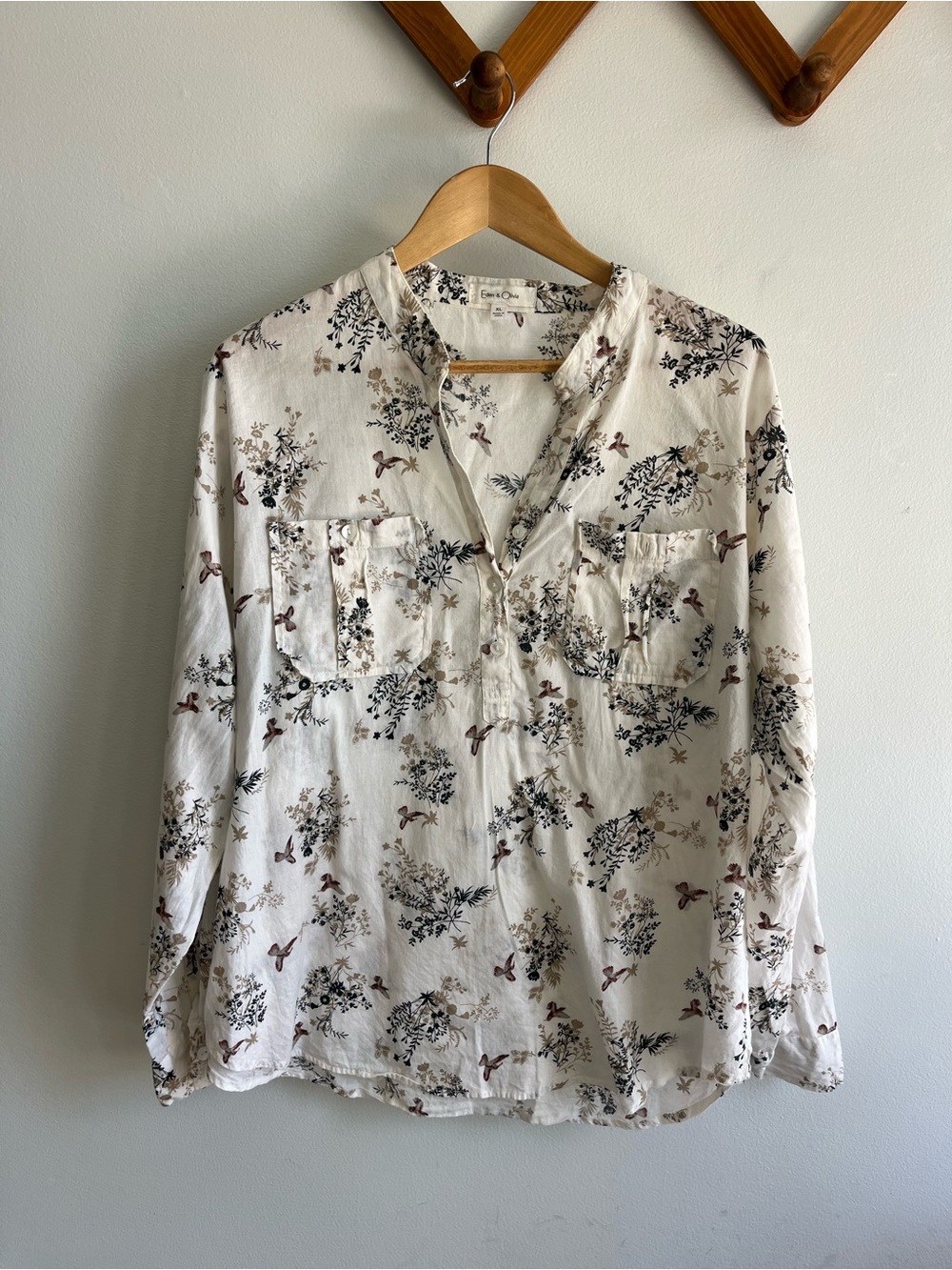 Eden & Olivia Cream Button-Front Shirt with Brown & Black Floral Print